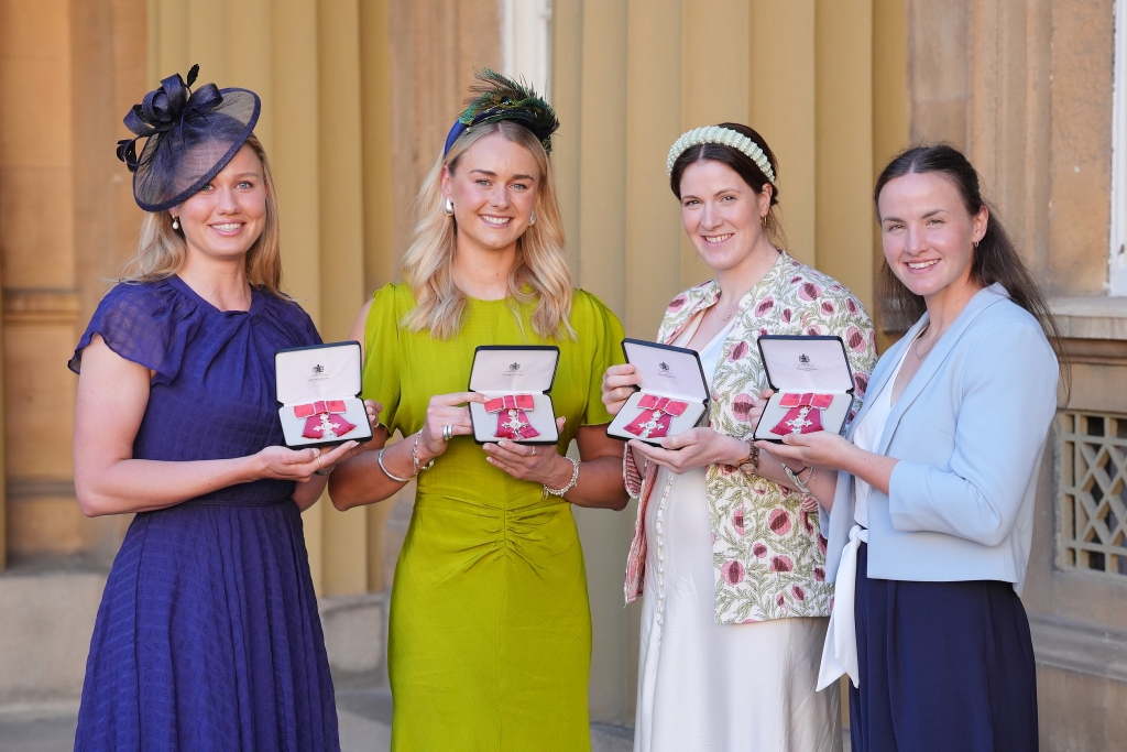 她就曾经参, 亨利就是其 她就曾经参, 亨利就是其